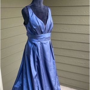 Beautiful Bridesmaids Dresses Sizes…. 4.6. 14.16(2). 18. And 24.